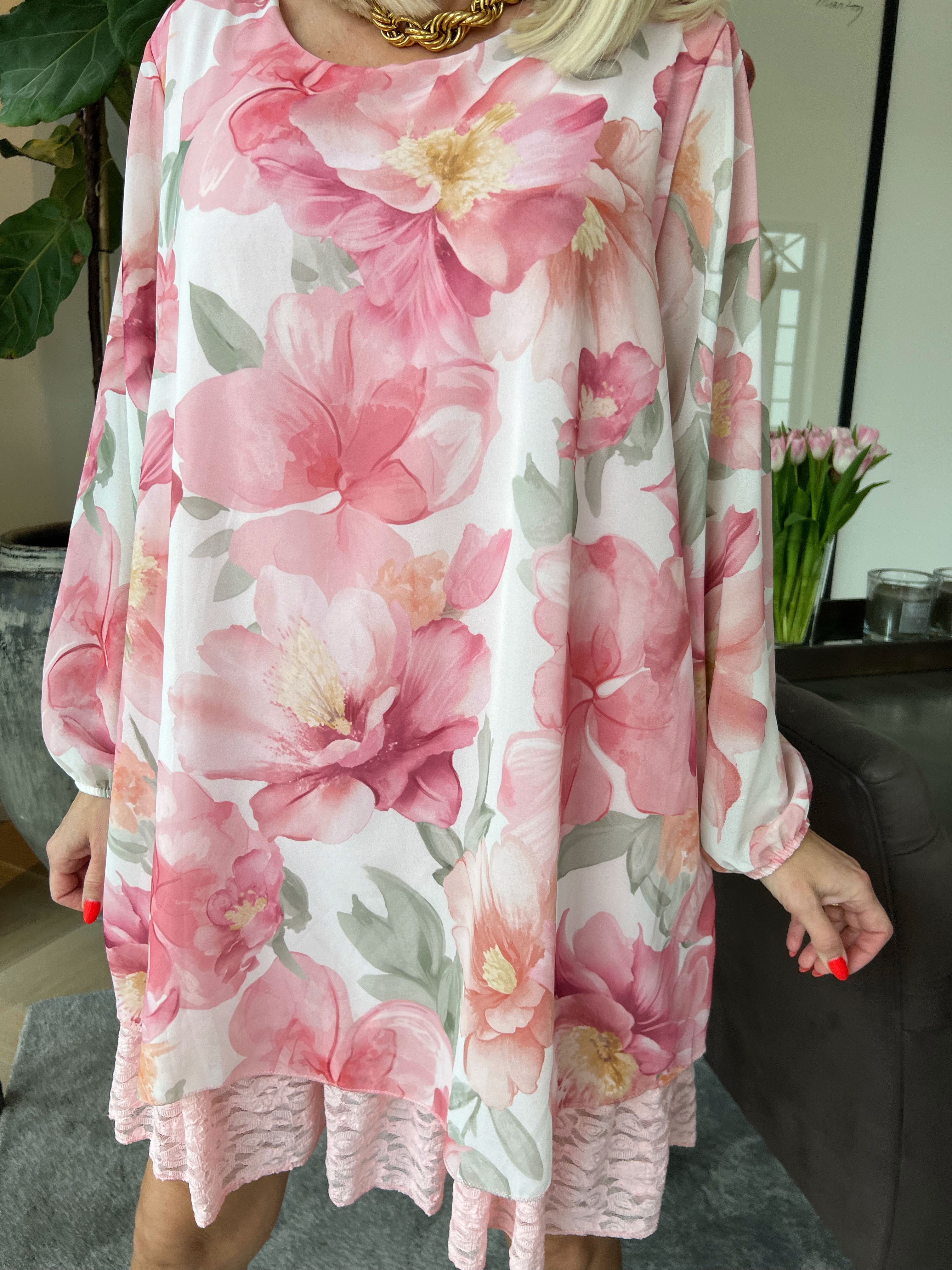 Lauren - Blommig chiffongklänning med tunika och spetskant